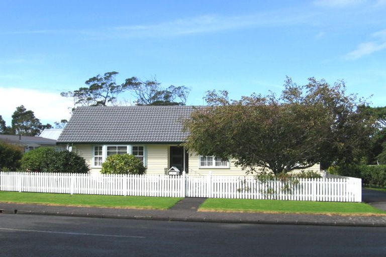 Photo of property in 9 Riverpark Crescent, Henderson, Auckland, 0610