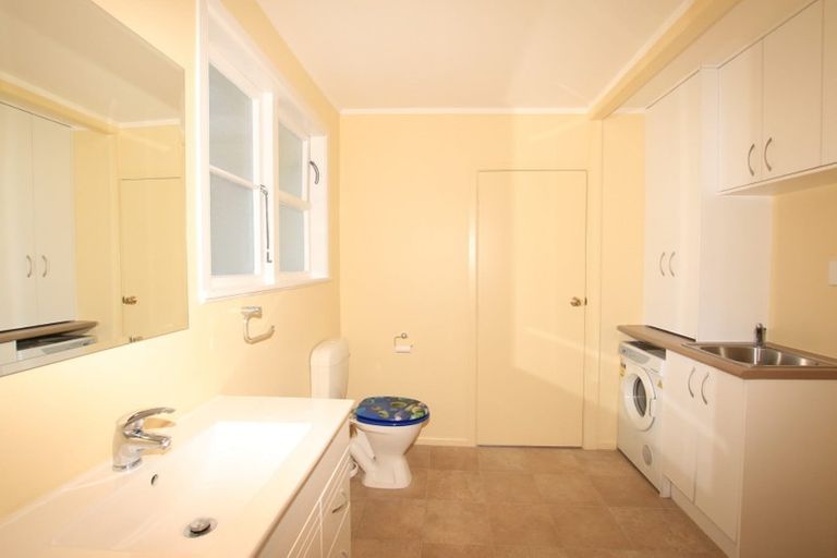 Photo of property in 36 Philomel Crescent, Bayswater, Auckland, 0622