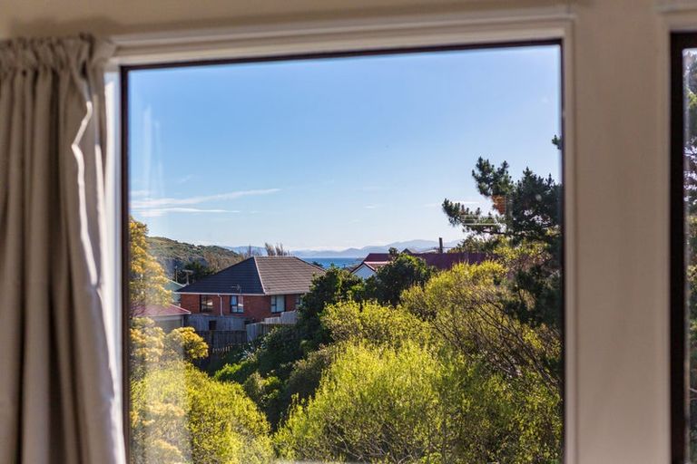 Photo of property in 8 Morere Street, Titahi Bay, Porirua, 5022