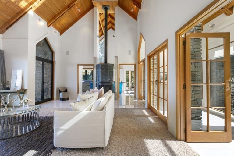 Photo of property in 3 Whakamoenga Point, Acacia Bay, Taupo, 3385