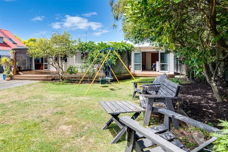 Photo of property in 3 Redwood Place, Te Awanga, 4102