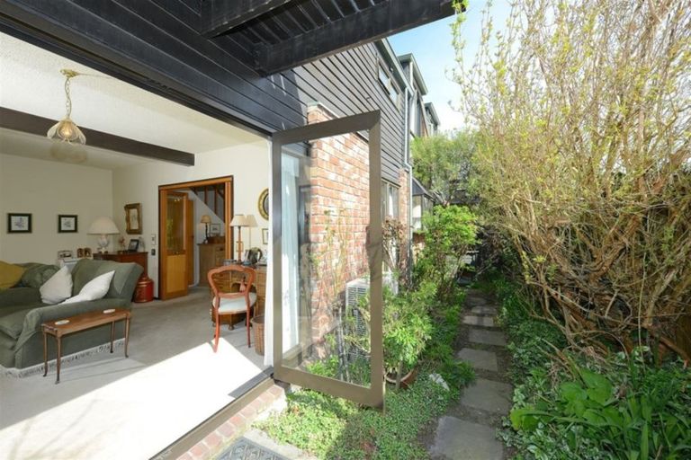 Photo of property in 2/88 Abberley Crescent, St Albans, Christchurch, 8014