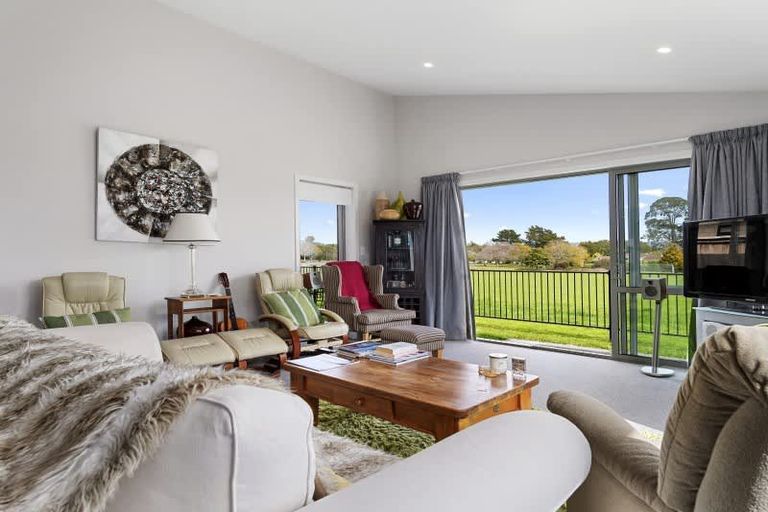Photo of property in 18 Richardson Road, Omokoroa, 3114