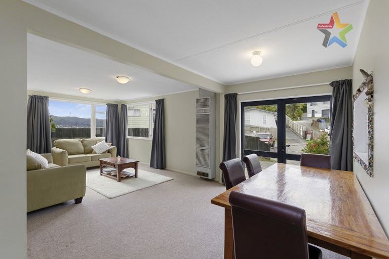 Photo of property in 5 Tyrone Grove, Wainuiomata, Lower Hutt, 5014