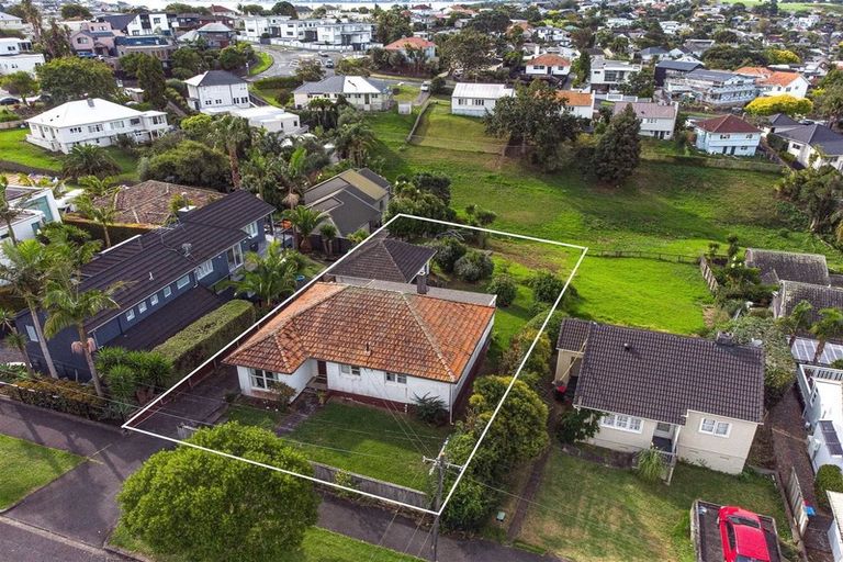 Photo of property in 10 Godden Crescent, Orakei, Auckland, 1071