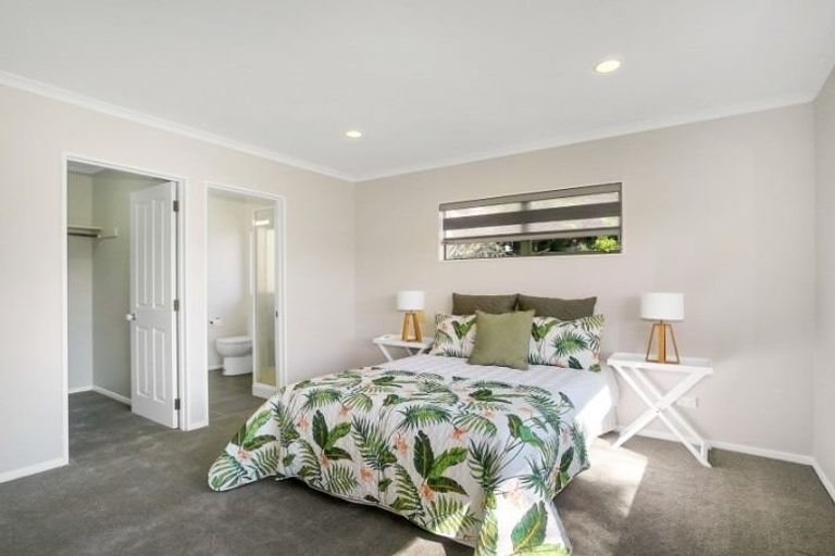 Photo of property in 1/4 De Havilland Drive, Goodwood Heights, Auckland, 2105