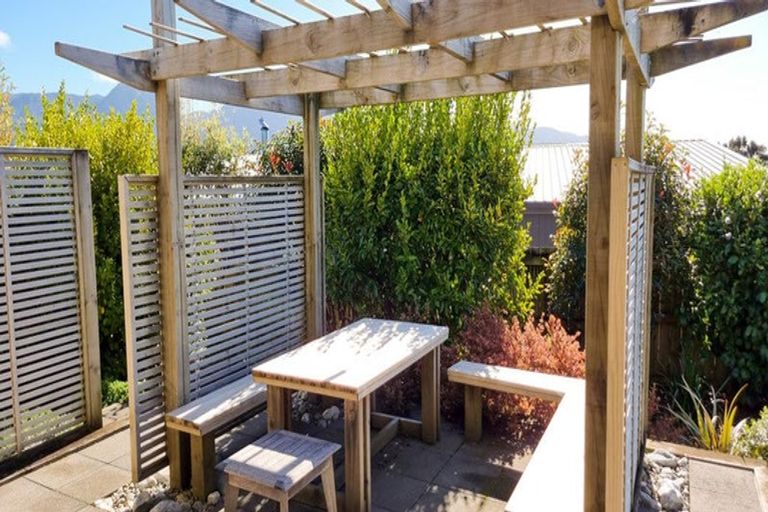 Photo of property in 6 Mcdonald Place, Collingwood, 7073