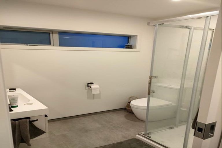 Photo of property in 27 The Brae, Mount Pleasant, Christchurch, 8081