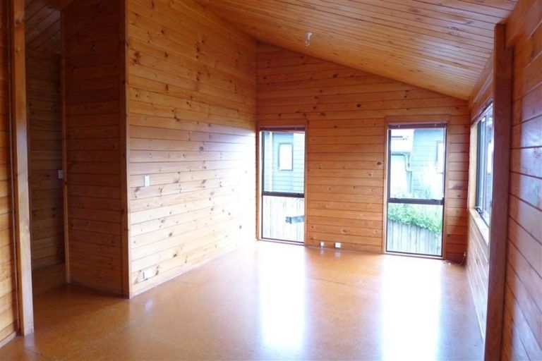 Photo of property in 8 Chardon Place, Henderson, Auckland, 0612