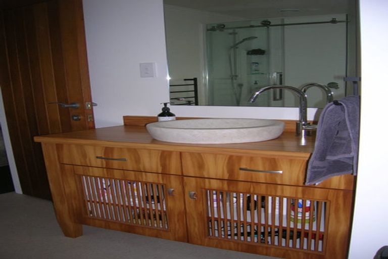 Photo of property in 5 Kaitawa Road, York Bay, Lower Hutt, 5013