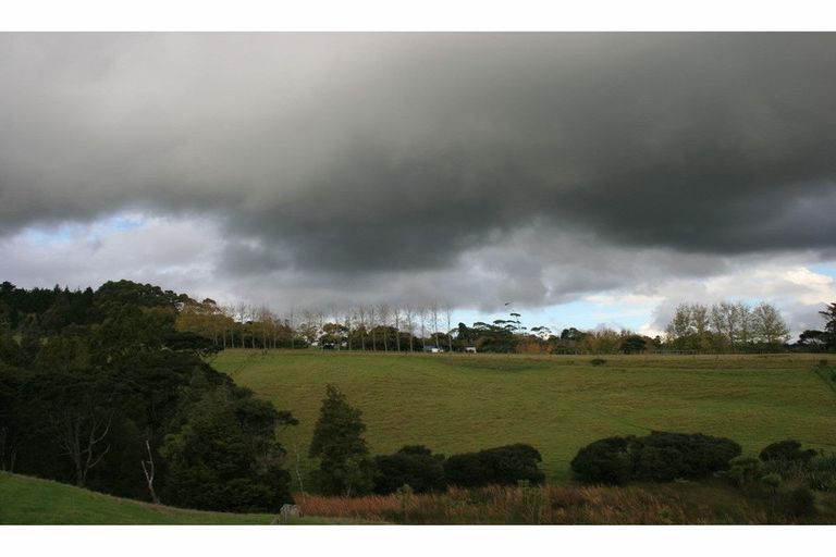 Photo of property in 56e Kaipara Coast Highway, Helensville, 0871