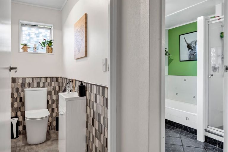 Photo of property in 11 Matai Place, Hawera, 4610