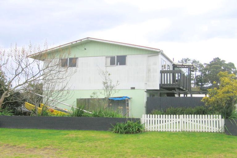 Photo of property in 100 Beverley Terrace, Whangamata, 3620