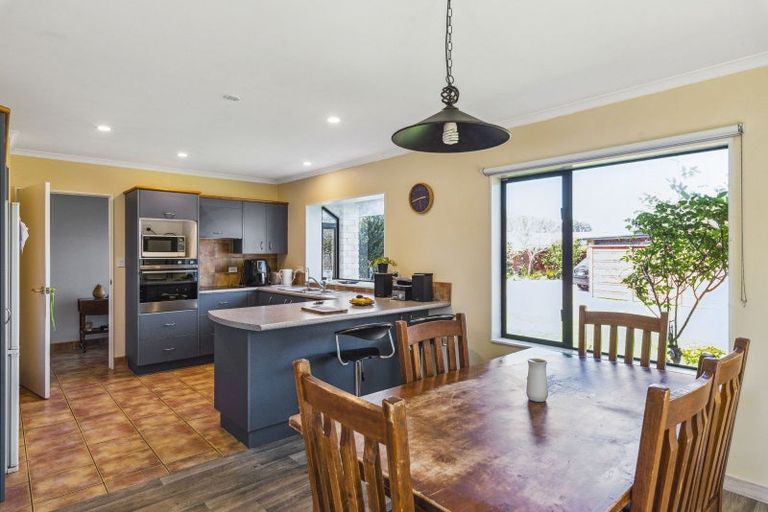 Photo of property in 47 Lorna Irene Drive, Raumati South, Paraparaumu, 5032