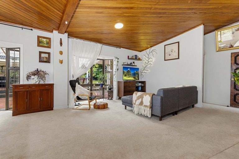 Photo of property in 2/84 West Coast Road, Glen Eden, Auckland, 0602