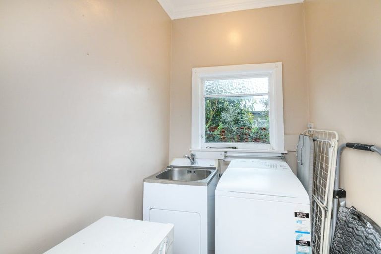 Photo of property in 33 Knowles Street, Terrace End, Palmerston North, 4410