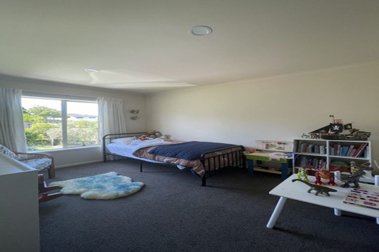 Photo of property in 32 Waldorf Crescent, Orewa, 0931