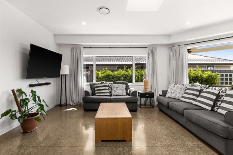 Photo of property in 19 Grooby Place, Havelock North, 4130