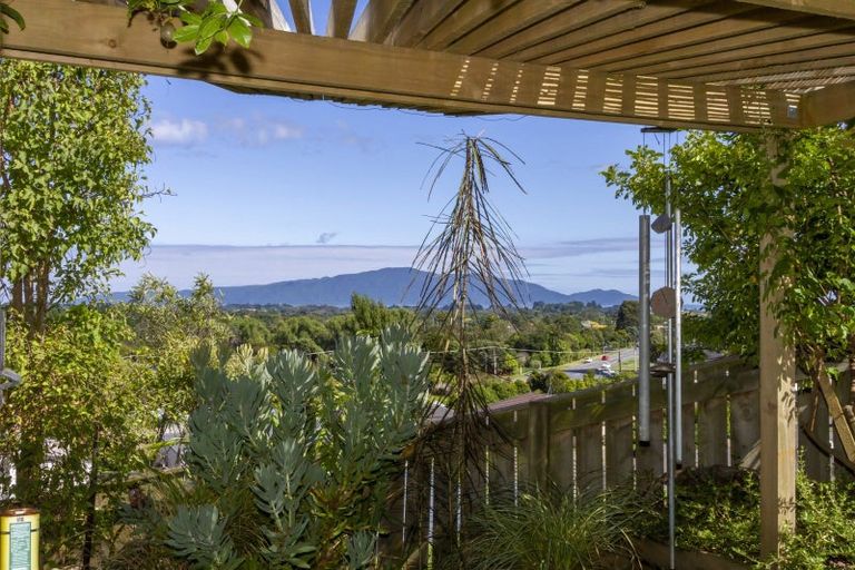 Photo of property in 72 Kakariki Grove, Waikanae, 5036