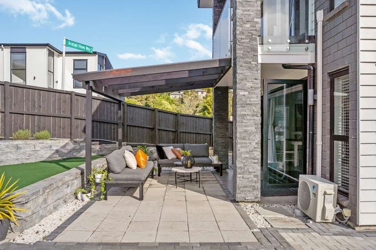 Photo of property in 1 Arataki Way, Glen Eden, Auckland, 0602