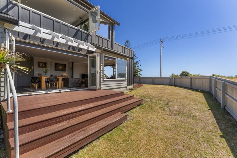 Photo of property in 2 Kowhai Street, Otaki Beach, Otaki, 5512