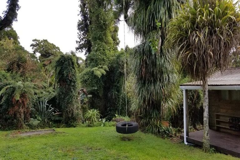 Photo of property in 48 Turanga Road, Henderson Valley, Auckland, 0612