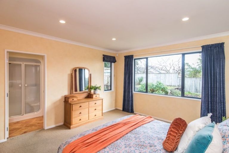 Photo of property in 21 Regent Drive, Paraparaumu Beach, Paraparaumu, 5032