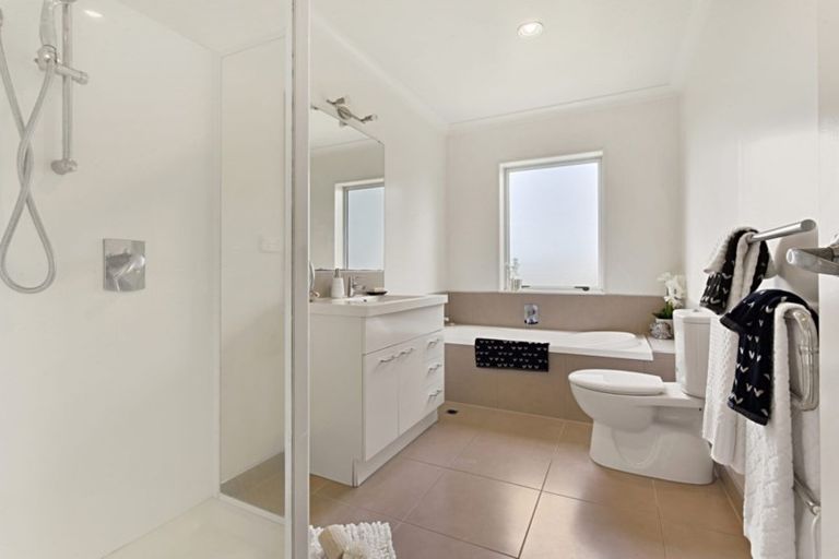 Photo of property in 58 Blanes Road, Weymouth, Auckland, 2103