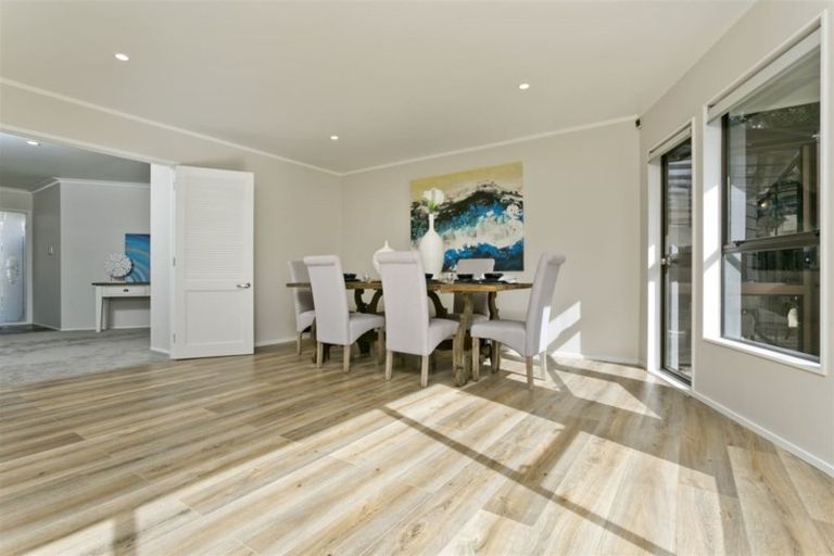 Photo of property in 6 Ravenstone Place, Chatswood, Auckland, 0626