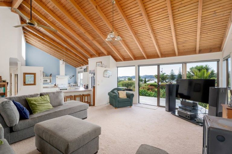 Photo of property in 28 Centennial Drive, Whitianga, 3510