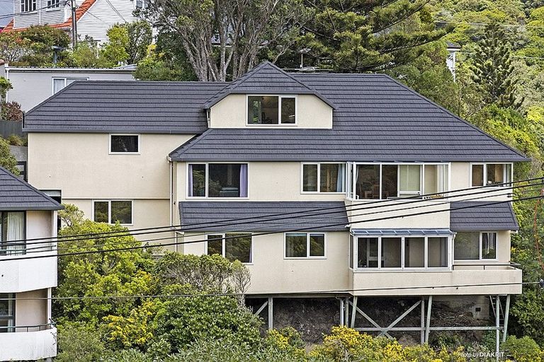 Photo of property in 4 Moana Road, Kelburn, Wellington, 6012