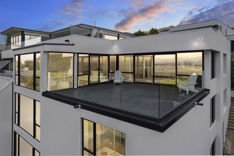 Photo of property in 11b Inverness Lane, Redcliffs, Christchurch, 8081