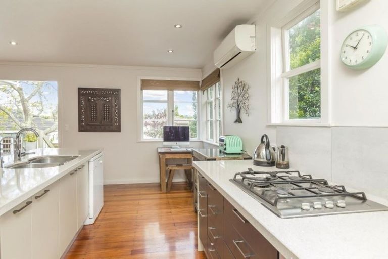 Photo of property in 2 Winscombe Street, Belmont, Auckland, 0622