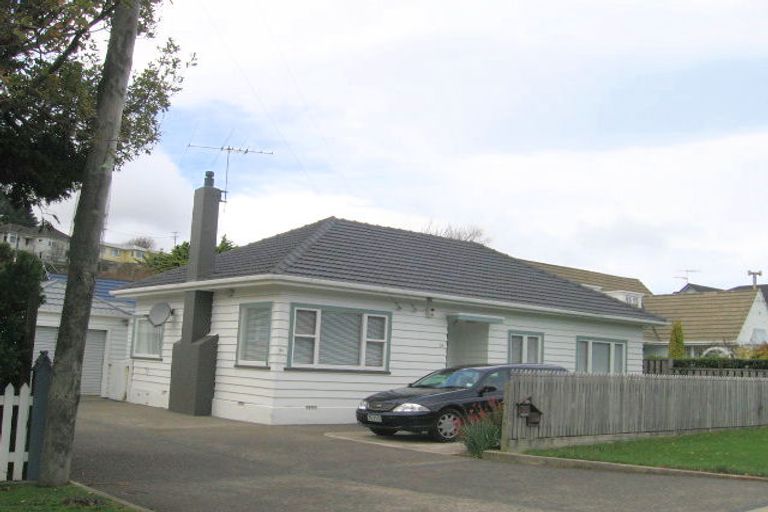 Photo of property in 24 Oxford Street, Tawa, Wellington, 5028