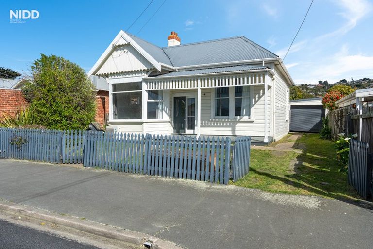 Photo of property in 122 Hargest Crescent, Saint Clair, Dunedin, 9012