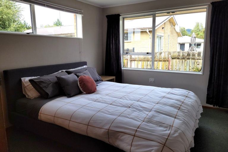 Photo of property in 42 Westmere Place, Manapouri, 9679