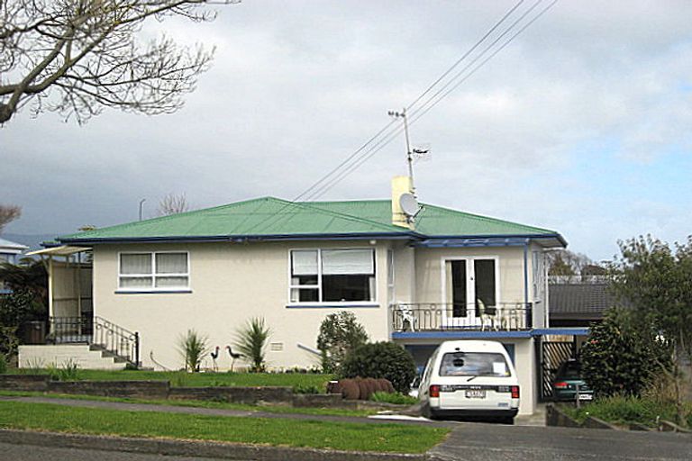Photo of property in 8 Churchill Street, Levin, 5510