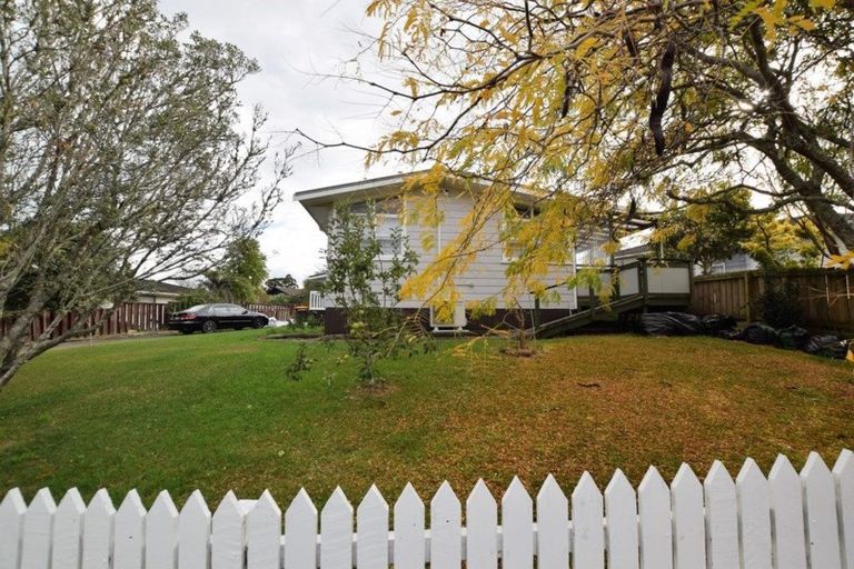 Photo of property in 31 Harmel Road, Glendene, Auckland, 0602