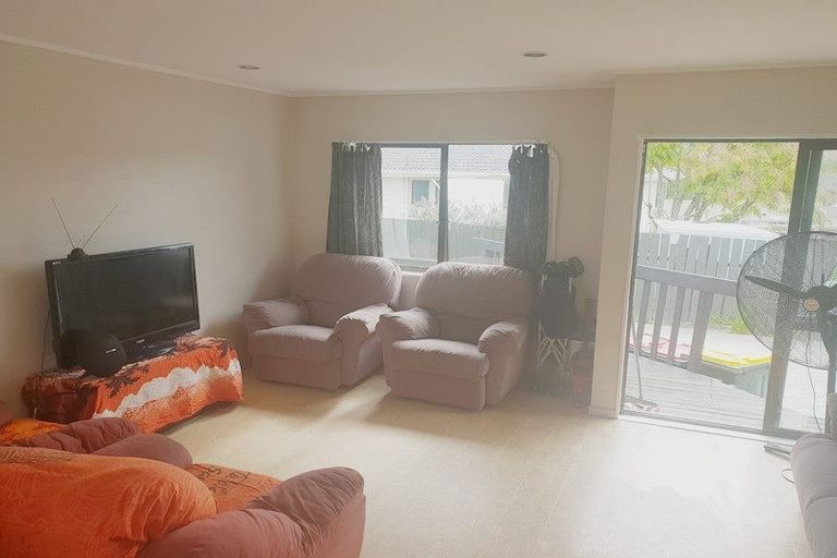 Photo of property in 1/7 Elvira Place, Ranui, Auckland, 0612