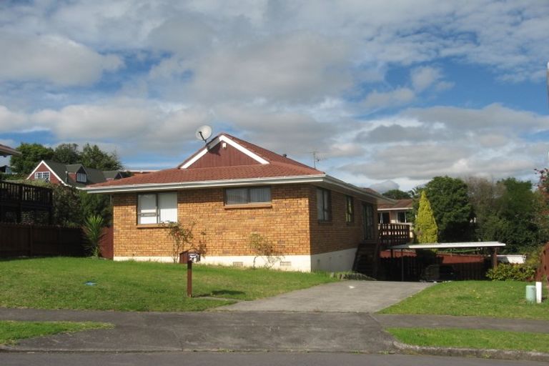 Photo of property in 20 Gwenand Place, Botany Downs, Auckland, 2010