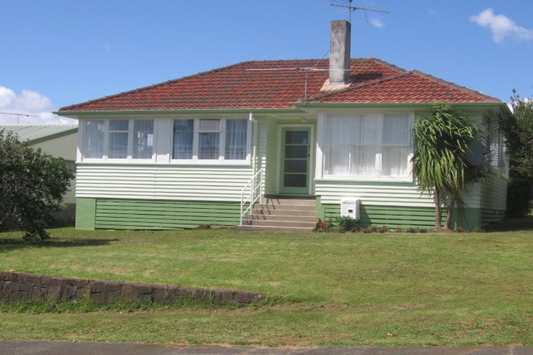 Photo of property in 81 Greenslade Crescent, Northcote, Auckland, 0627