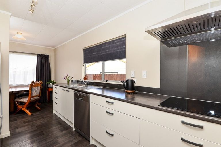 Photo of property in 15 Kentucky Crescent, Nawton, Hamilton, 3200