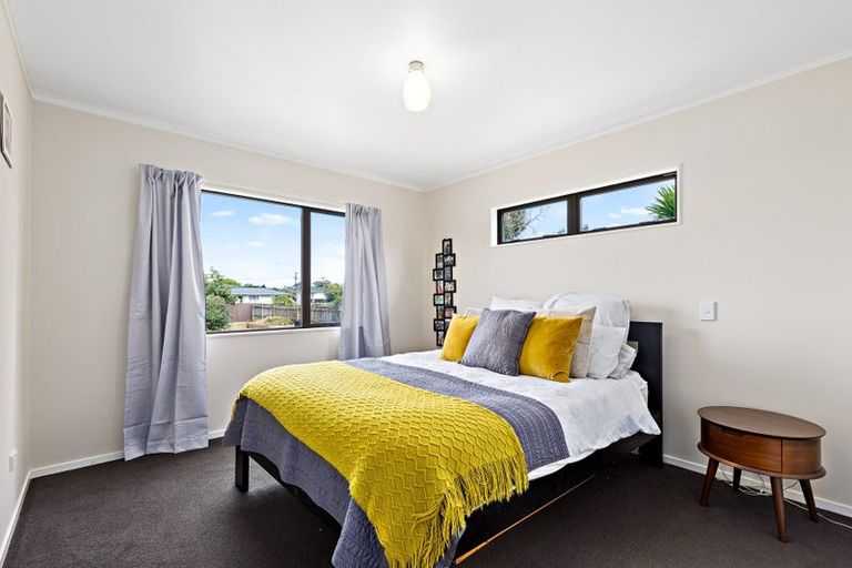 Photo of property in 6 Te Moau Avenue, Parakai, 0830