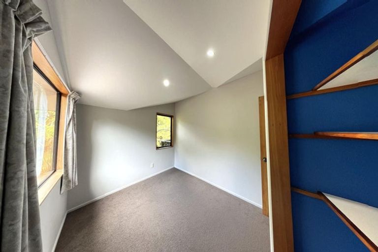 Photo of property in 24 Manu Grove, Waikanae, 5036