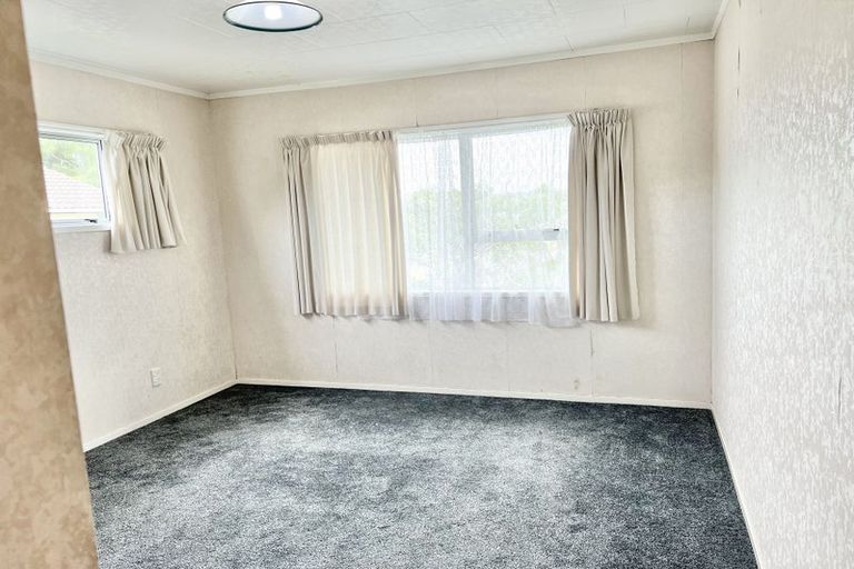 Photo of property in 21 Tudor Road, Henderson, Auckland, 0610