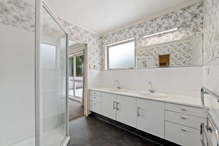 Photo of property in 333 Devon Street West, New Plymouth, 4310