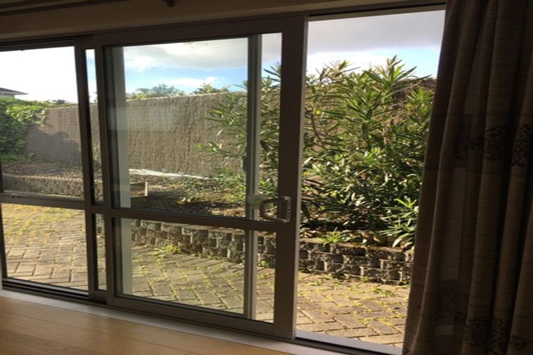 Photo of property in 8a The Rosebowl, Sunnyhills, Auckland, 2010