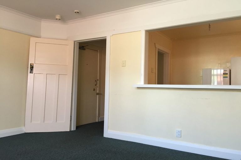 Photo of property in 2/60 Brougham Street, Mount Victoria, Wellington, 6011