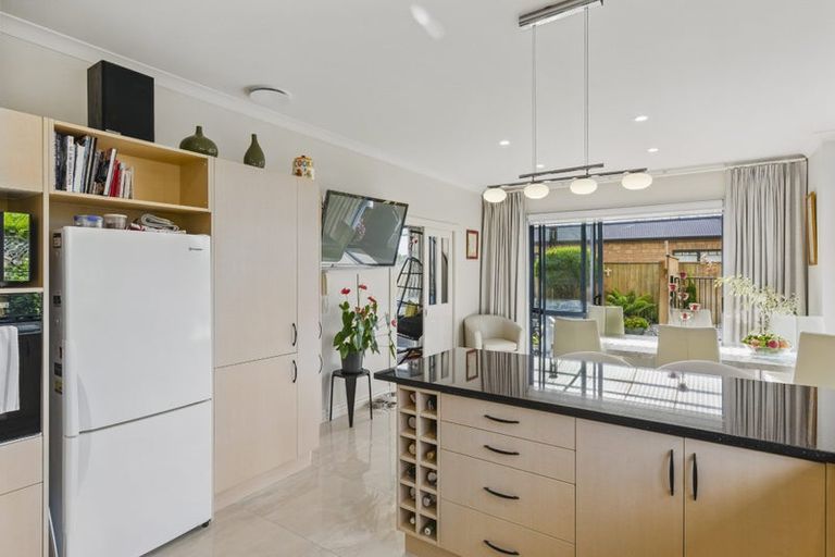 Photo of property in 41 Holcombe Drive, Paraparaumu, 5032