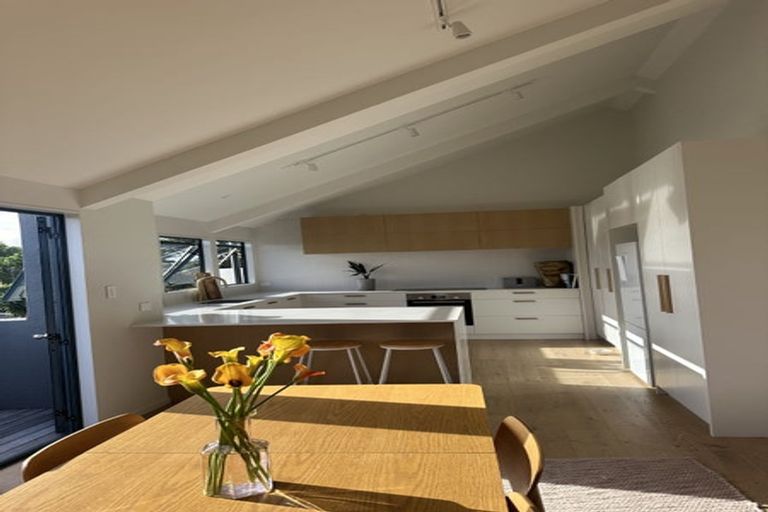 Photo of property in 2/12 Aotearoa Terrace, Murrays Bay, Auckland, 0630